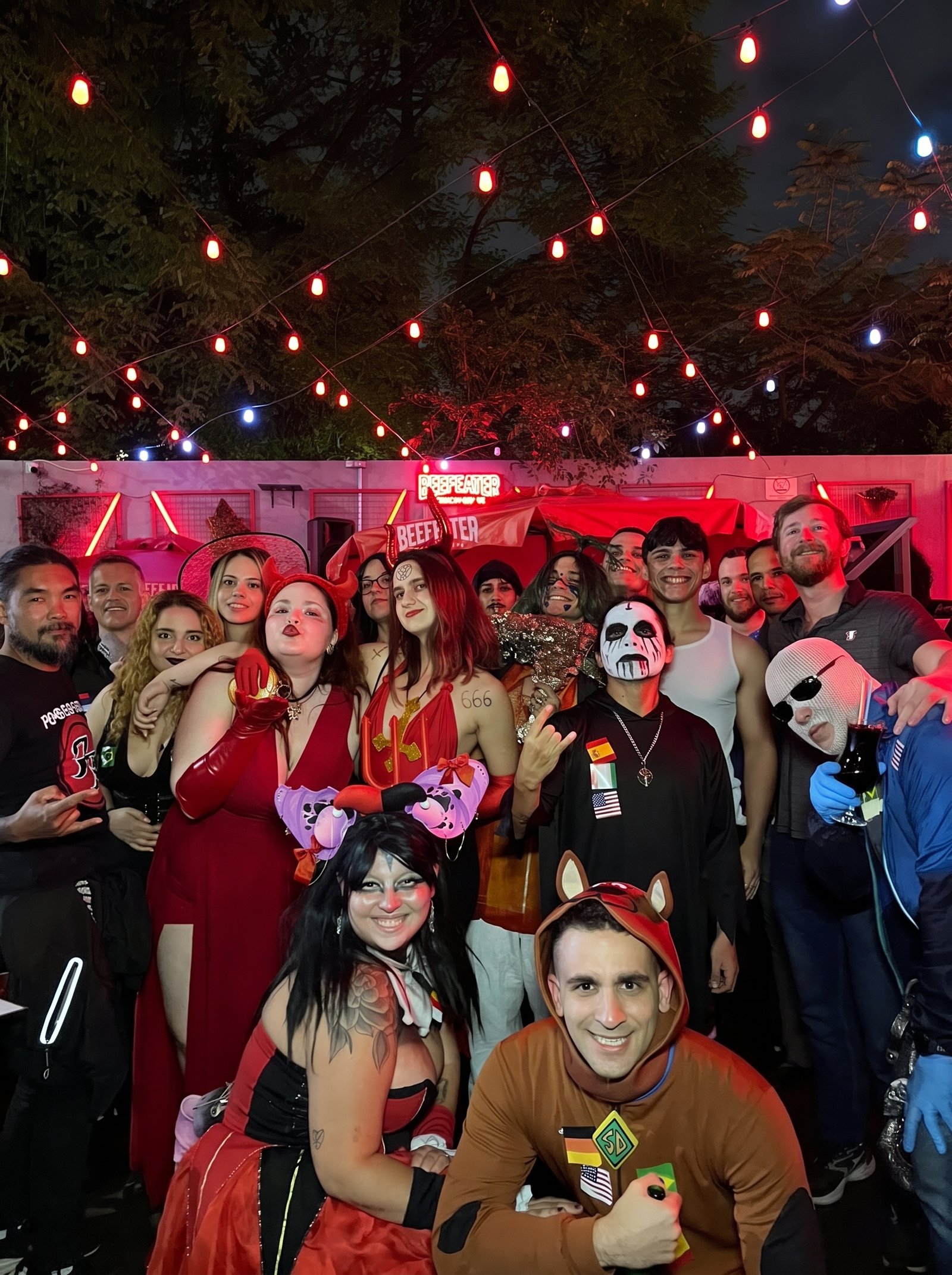 Grupo na festa de Halloween